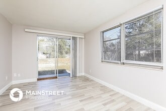 2261 Conway Dr in Deltona, FL - Foto de edificio - Building Photo