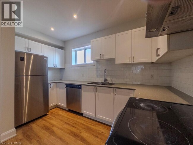 540 King St E in Hamilton, ON - Building Photo - Building Photo