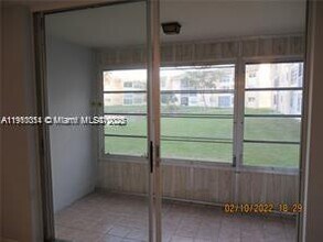 8400 Sunrise Lakes Blvd in Sunrise, FL - Building Photo - Building Photo