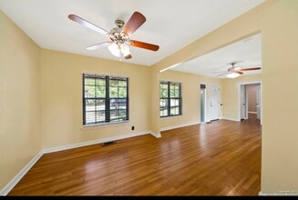214 Coyle Pl in San Antonio, TX - Foto de edificio - Building Photo