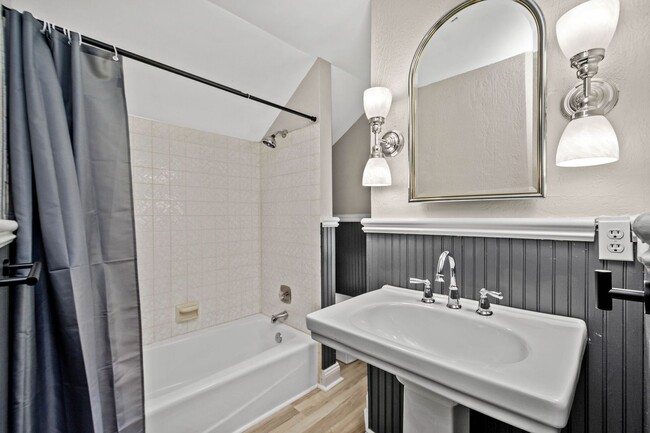 1653 Suburban Ave in Pittsburgh, PA - Building Photo - Building Photo