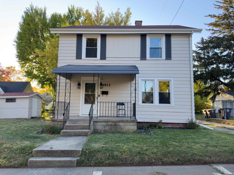 1913 Meridian St in Fort Wayne, IN - Foto de edificio