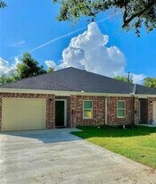 6234 Willis St in Groves, TX - Building Photo