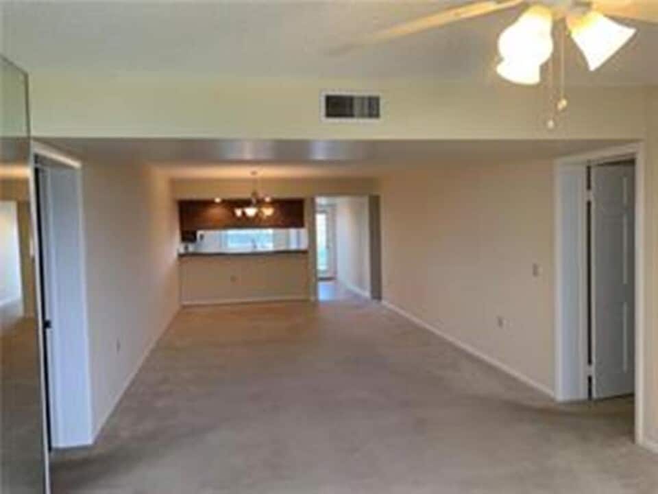 1703 Whitehall Dr, Unit 401 in Davie, FL - Building Photo