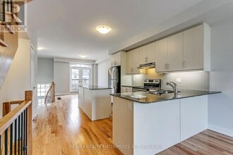 1094 Beachcomber Rd in Mississauga, ON - Building Photo - Building Photo