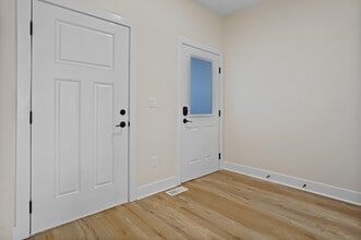 118 Eiche Dr in Slinger, WI - Building Photo - Building Photo