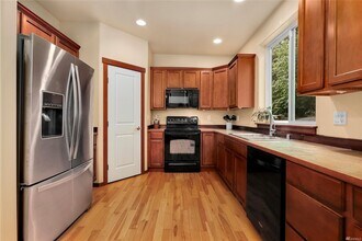 19529 Damson Rd in Lynnwood, WA - Building Photo - Building Photo