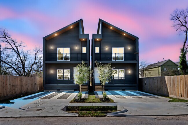 property at 234 E 39th St