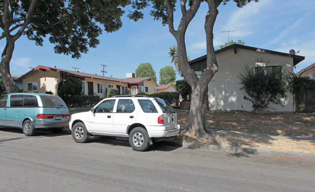 4950-4958 Oregon Ave in Long Beach, CA - Building Photo - Building Photo