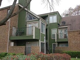 9815 Walnut St in Dallas, TX - Building Photo