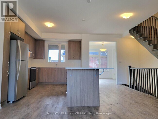 186 Keppel Cir in Brampton, ON - Building Photo - Building Photo