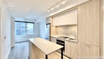 395 Square One Dr in Mississauga, ON - Building Photo