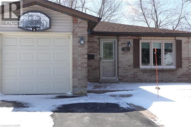 21 Maitland Dr in Barrie, ON - Building Photo - Building Photo