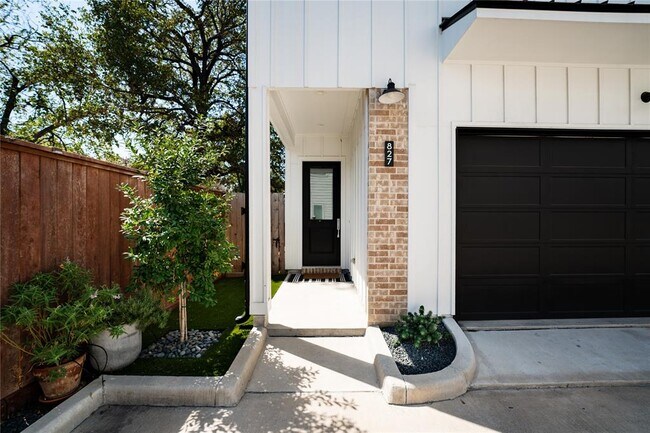 827 Martin St in Houston, TX - Foto de edificio - Building Photo