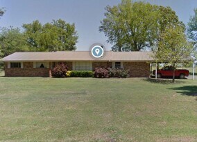 8174 FM 1402 in Mount Pleasant, TX - Building Photo