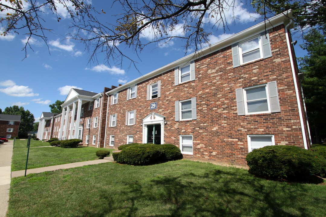 Williamsburg Way in Columbus, IN - Foto de edificio