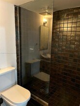 1560 Pennsylvania Ave, Unit 211 in Miami Beach, FL - Building Photo - Building Photo