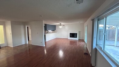 1717 Briarwood Dr in Modesto, CA - Building Photo - Building Photo