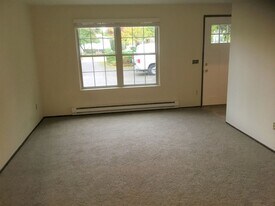 2541-2545-2545 SE 170th Ave in Portland, OR - Building Photo