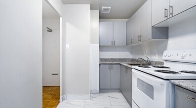 1219 Dundas St W in Mississauga, ON - Building Photo - Building Photo