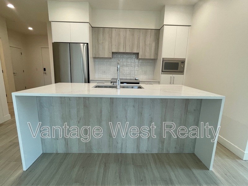 3699-3699 Capozzi Rd in Kelowna, BC - Building Photo