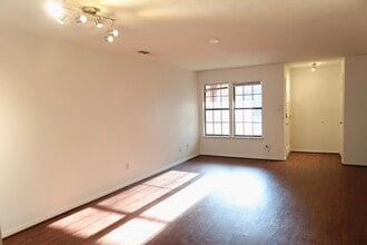 356 Park Brook Dr in Dallas, TX - Building Photo - Building Photo