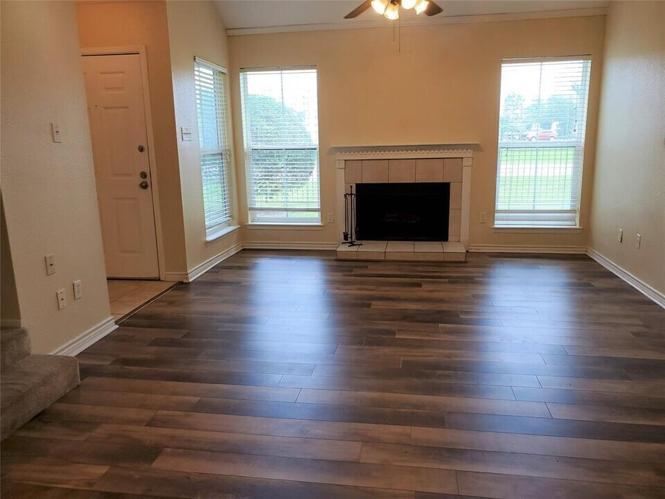 18800 Egret Bay Blvd Photo