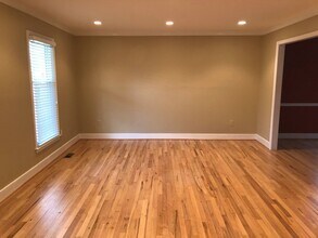 945 Willowleaf Way in Rockville, MD - Building Photo - Building Photo