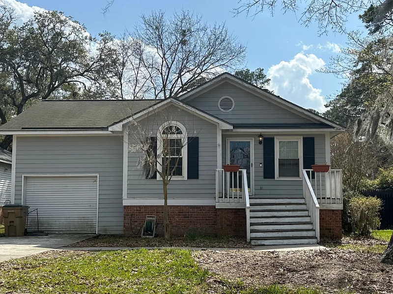 21 S Lake Dr in Savannah, GA - Building Photo