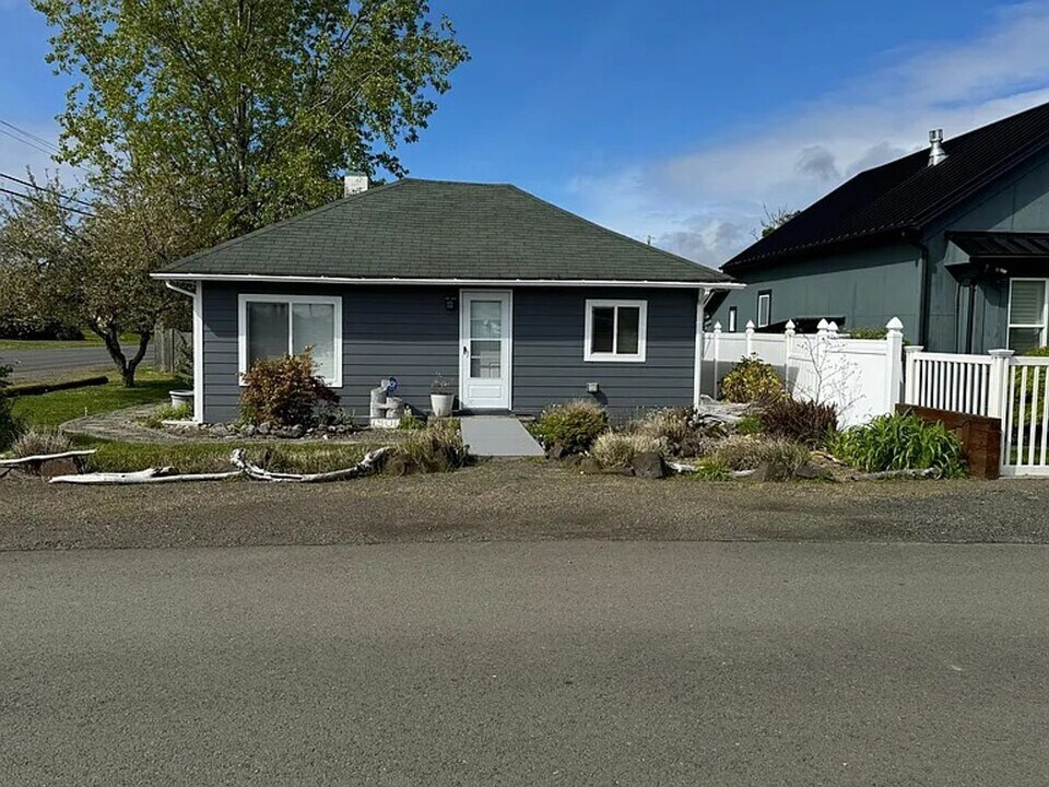 1501 262nd Pl in Ocean Park, WA - Building Photo