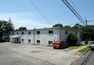 Castle Mead Apartments in Runnemede, NJ - Building Photo - Building Photo