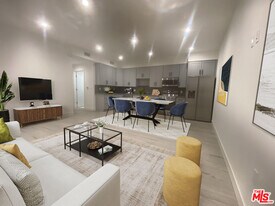 10455 Etiwanda Ave in Los Angeles, CA - Building Photo