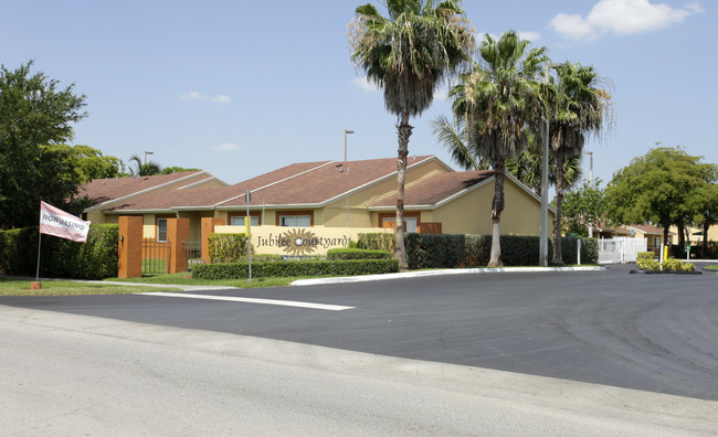 Jubilee Courtyards in Homestead, FL - Foto de edificio - Building Photo