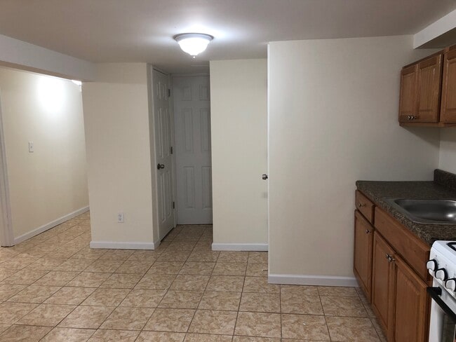 13536 128th St, Unit Basement in South Ozone Park, NY - Foto de edificio - Building Photo