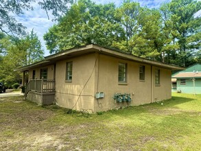 566 Lamar Dr in Forest Park, GA - Building Photo - Building Photo