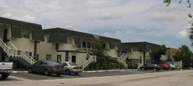 Sunset Manor Apartments in Sunrise, FL - Building Photo - Building Photo