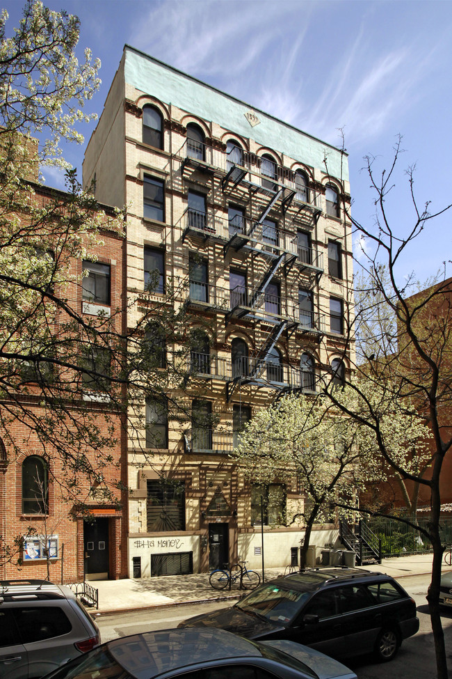 209 E 7th St in New York, NY - Building Photo - Building Photo