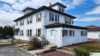 4631 Lehigh Dr in Walnutport, PA - Building Photo