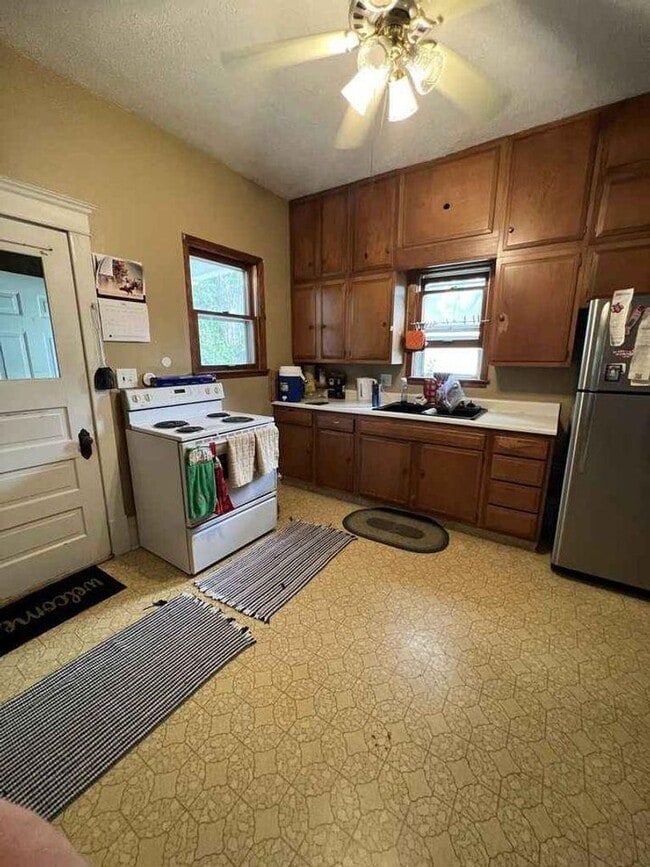 property at 701 9th Ave SE