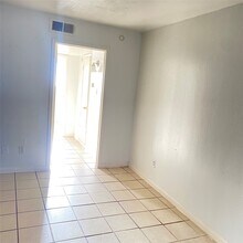 5704 Edgemoor Dr in Houston, TX - Building Photo - Building Photo