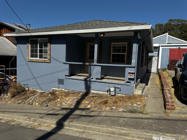 35 Atherton Ave in Crockett, CA - Building Photo - Building Photo