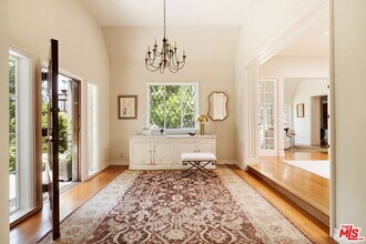 143 S Muirfield Rd in Los Angeles, CA - Building Photo - Building Photo