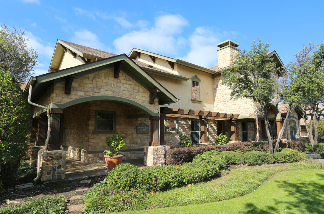 Stone Lake in Grand Prairie, TX - Building Photo