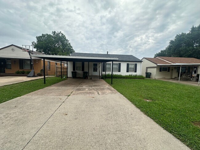 property at 4713 SE 23rd St