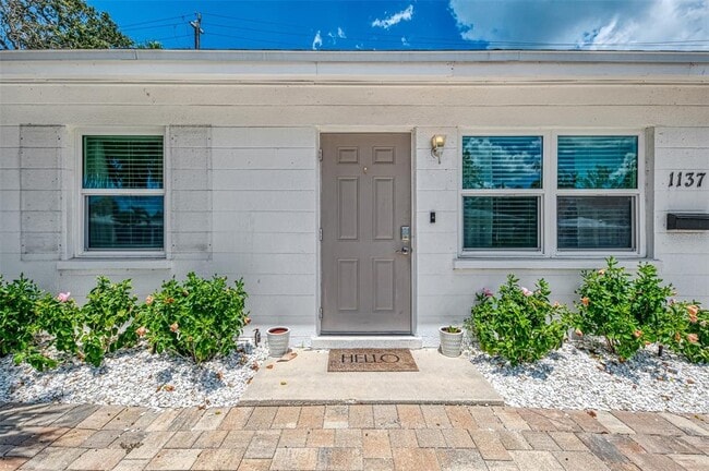 1137 N Moonmist Ct in Sarasota, FL - Building Photo - Building Photo