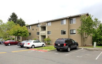 Parkwood Apartments in Kent, WA - Building Photo