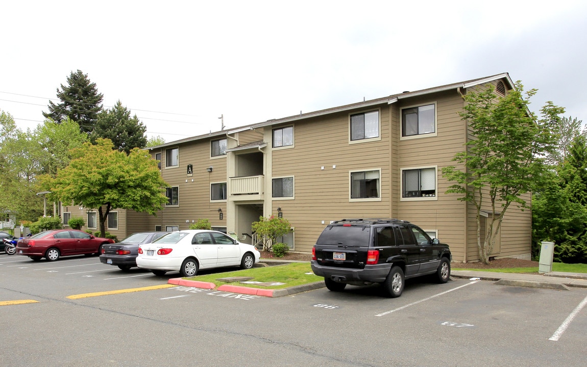 Parkwood Apartments in Kent, WA - Building Photo