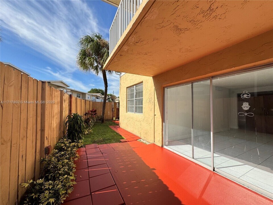 4150 NW 79th Ave, Unit 1H in Doral, FL - Building Photo