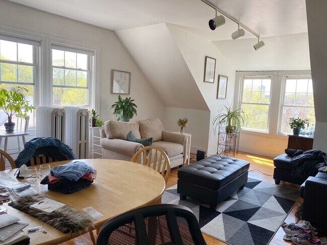 66 Perry St, Unit 4 in Brookline, MA - Building Photo - Building Photo