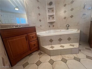 1650 Waldman Ave in Las Vegas, NV - Foto de edificio - Building Photo